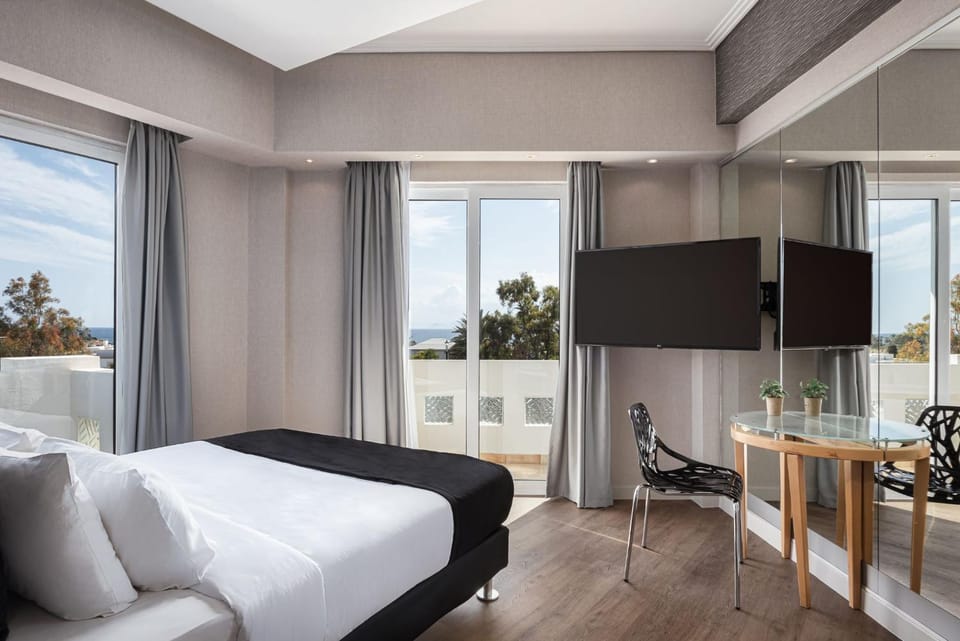Bed, View (from property/room), Balcony/Terrace, Photo of the whole room, Bedroom