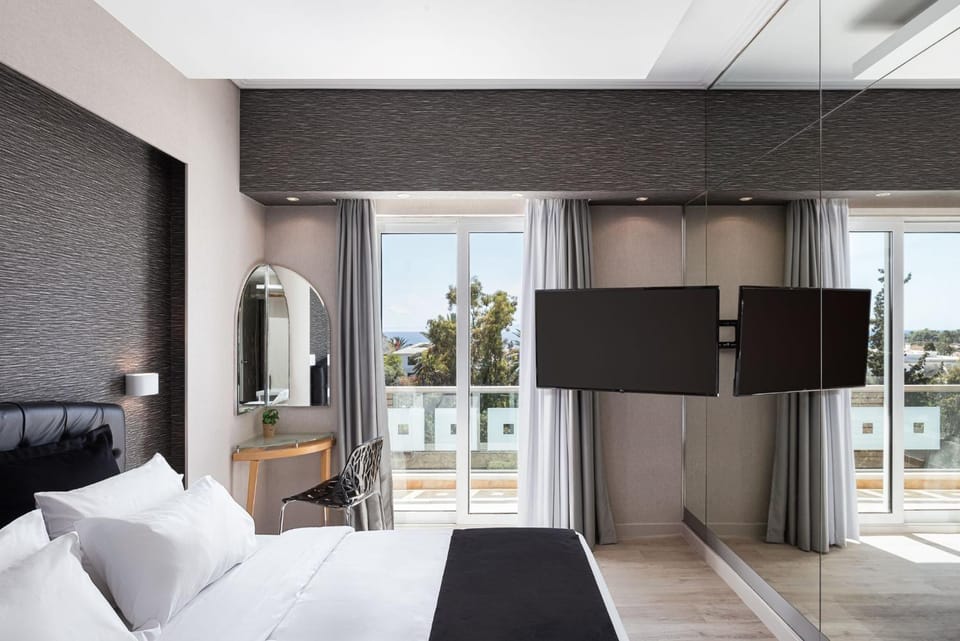 Bed, View (from property/room), Balcony/Terrace, Photo of the whole room, Bedroom