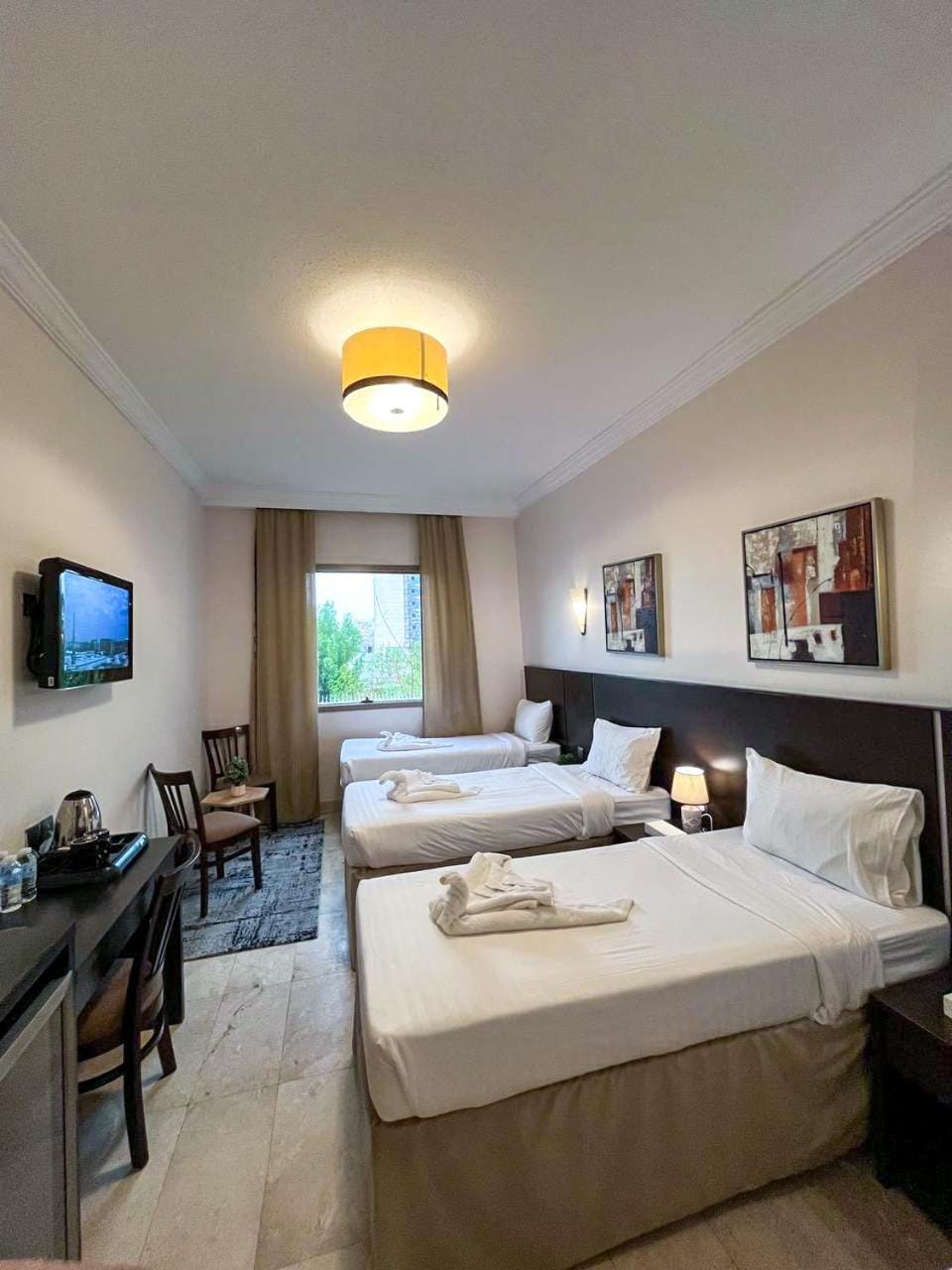 Bed, TV and multimedia, Living room, Photo of the whole room, Seating area, Bedroom