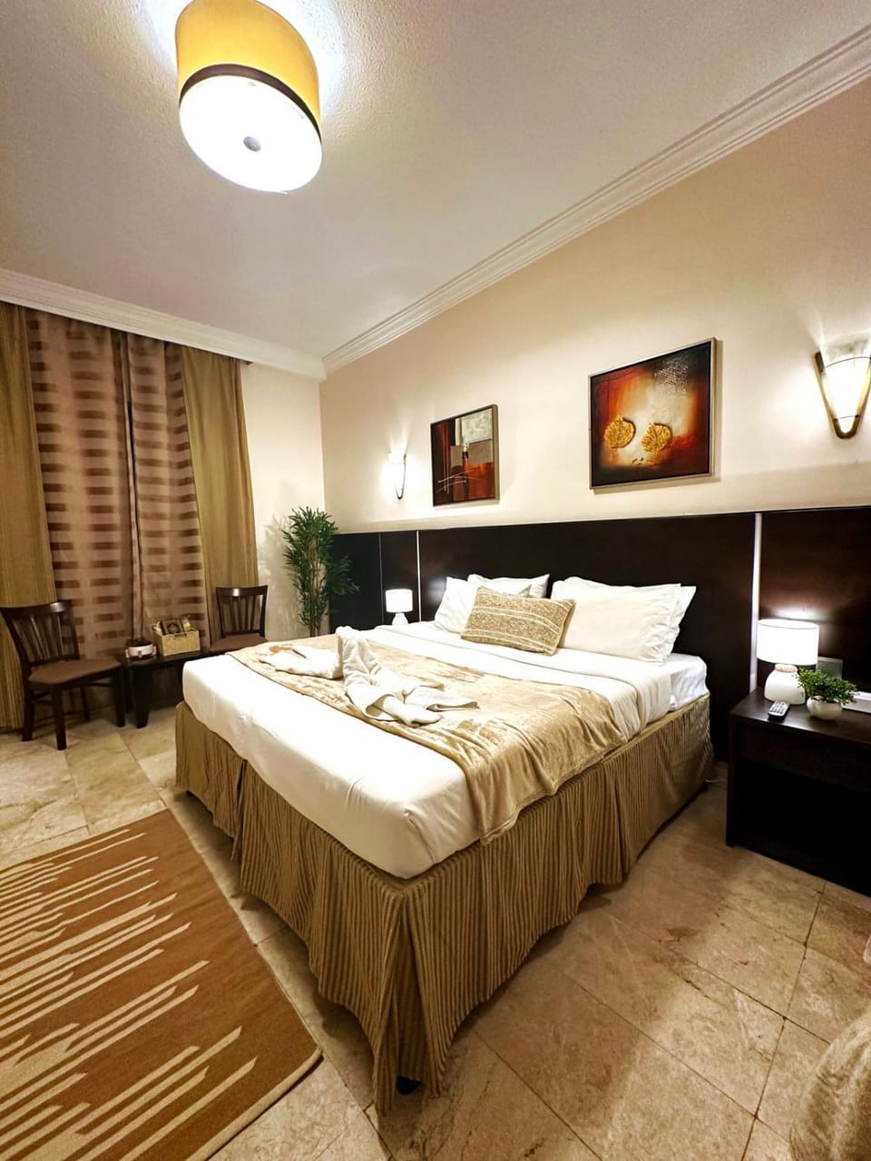 Bed, Living room, Photo of the whole room, Seating area, Bedroom