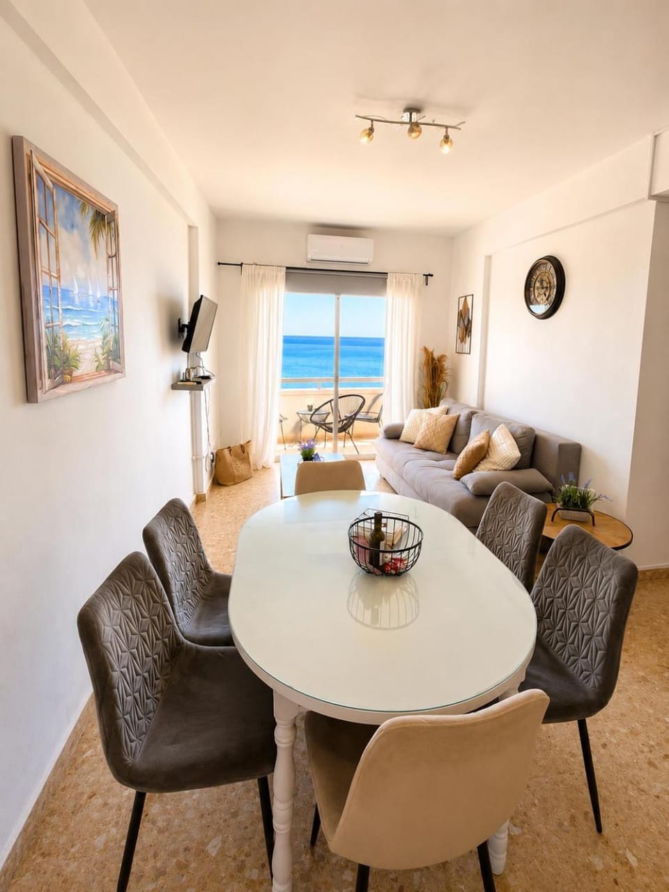 TV and multimedia, Living room, Seating area, Dining area, Sea view
