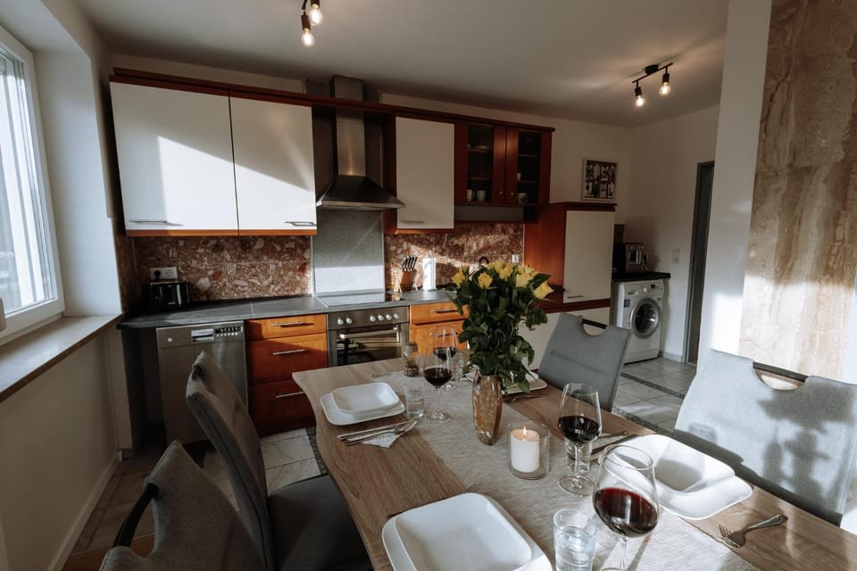 Kitchen or kitchenette, Dining area, dishwasher, pet friendly, stove