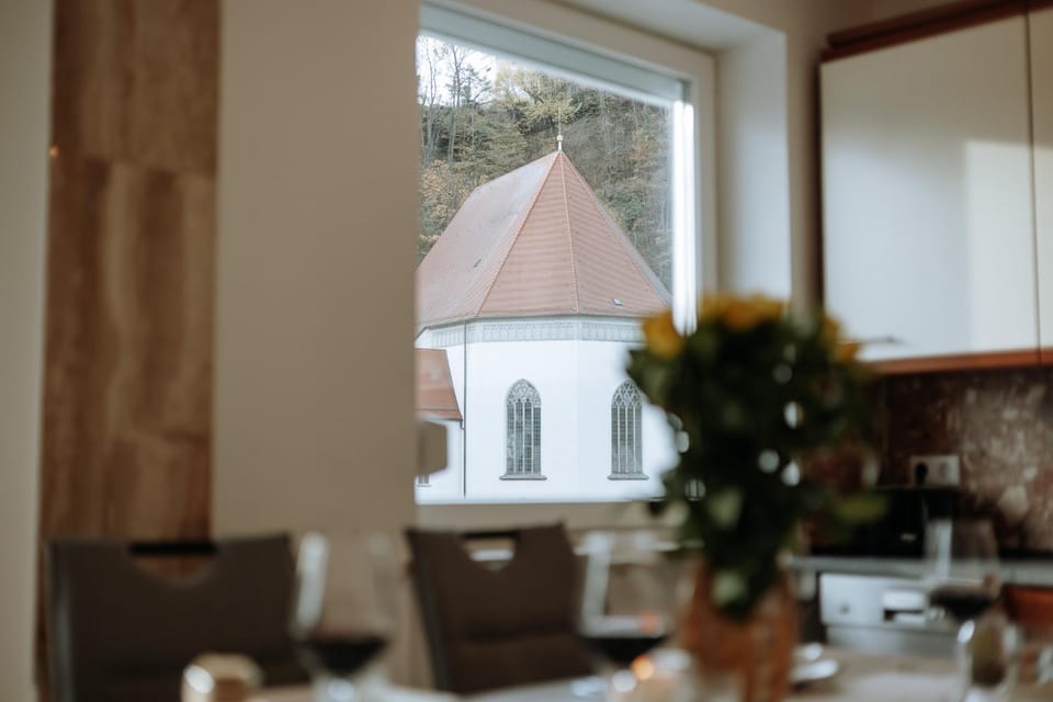 View (from property/room), Kitchen or kitchenette, Dining area, Landmark view