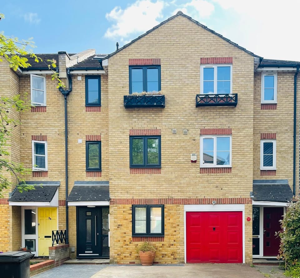 Riverside Double Room Garden View E14 Bed and Breakfast in London Borough of Lewisham