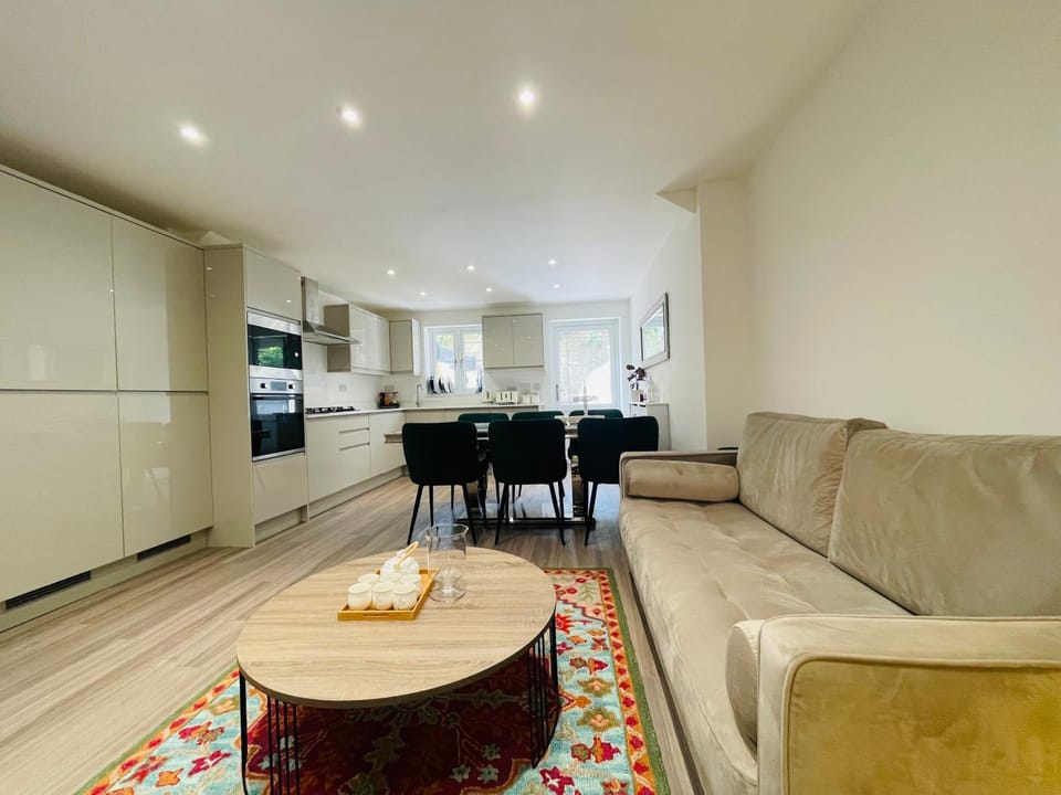 Riverside Double Room Garden View E14 Bed and Breakfast in London Borough of Lewisham