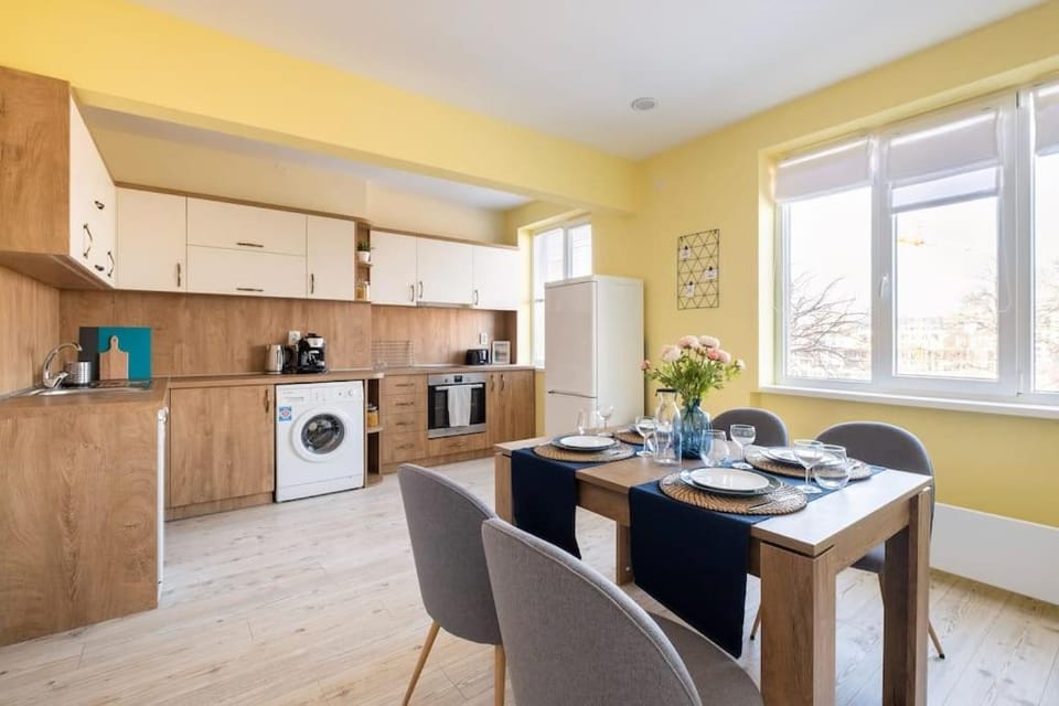 Kitchen or kitchenette, Dining area, dishwasher, pet friendly, toaster, washing machine