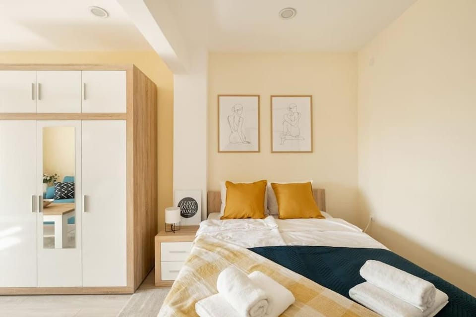 Bedroom, wardrobe