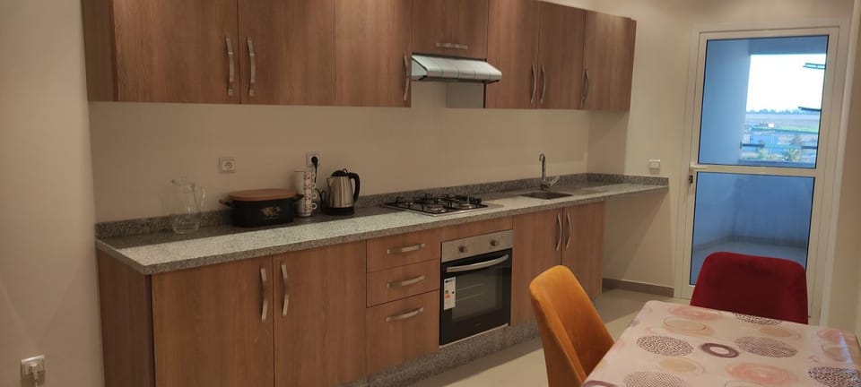 Kitchen or kitchenette, Dining area, pet friendly, stove, kitchen