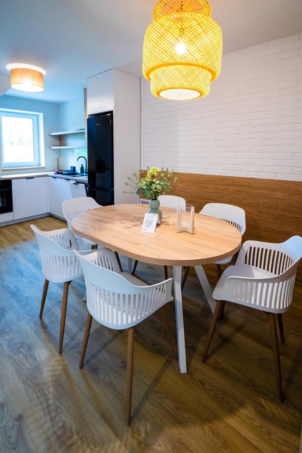 Seating area, Dining area
