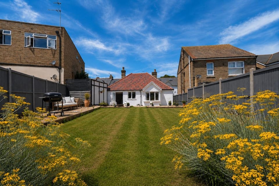 Property building, Garden, Garden, Garden view