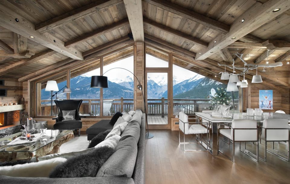 Communal lounge/ TV room, Library, Mountain view