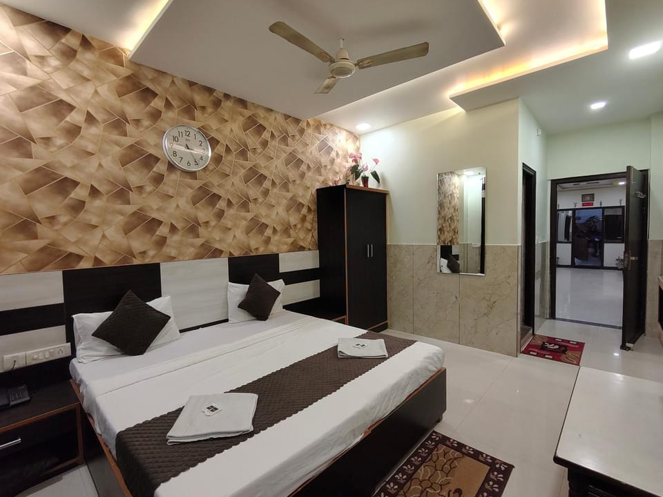 Bed, TV and multimedia, Photo of the whole room, Bedroom, wardrobe, air conditioner