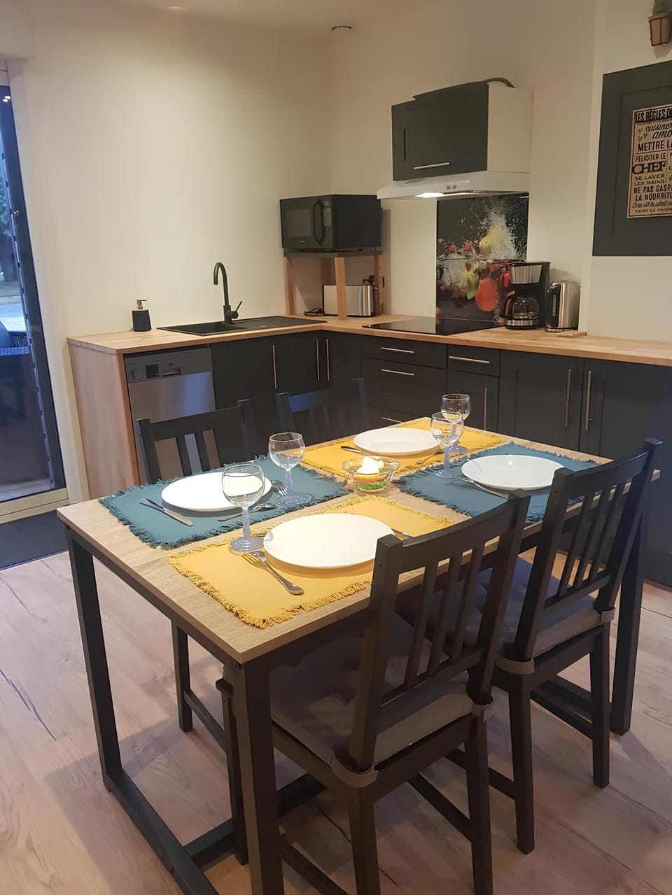 Property building, Kitchen or kitchenette, Living room