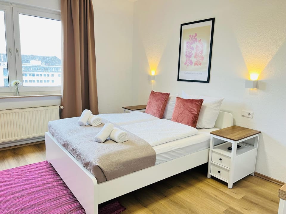 Bed, Photo of the whole room, towels
