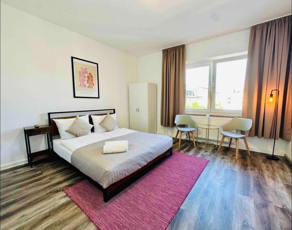 Bed, Photo of the whole room, Seating area