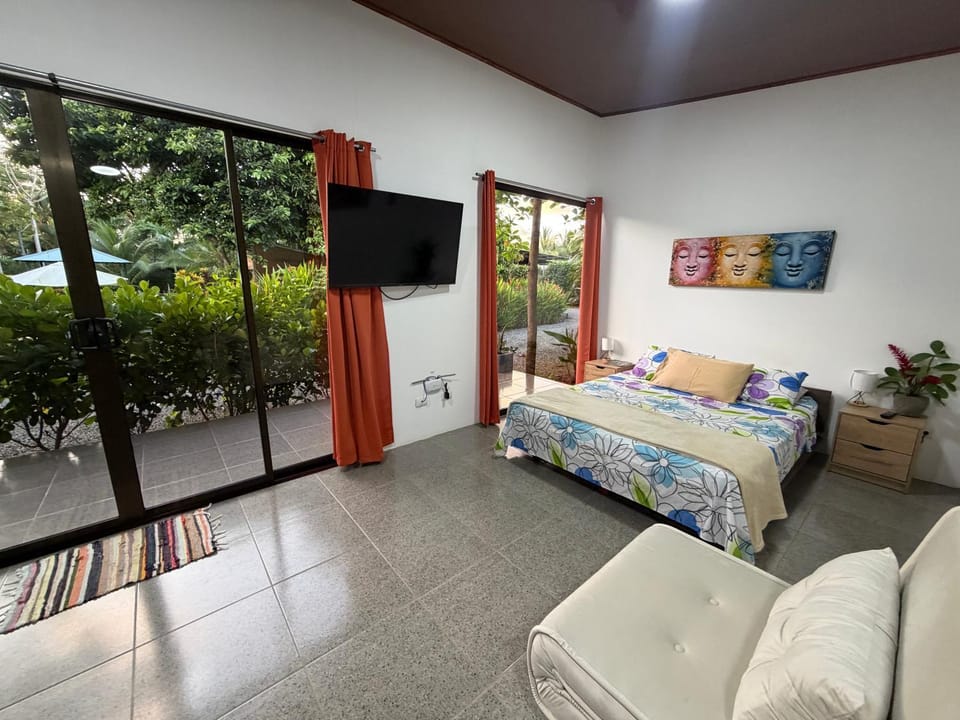 Bed, TV and multimedia, View (from property/room), Balcony/Terrace, Living room, Bedroom