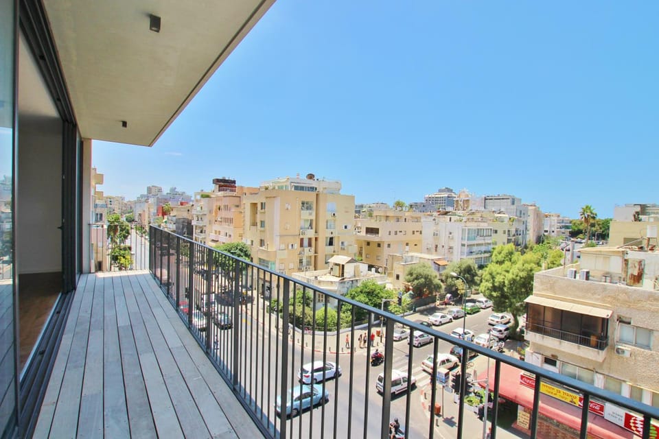 beautiful 2 bed rooms apartment on the beach Apartment in Tel Aviv-Yafo