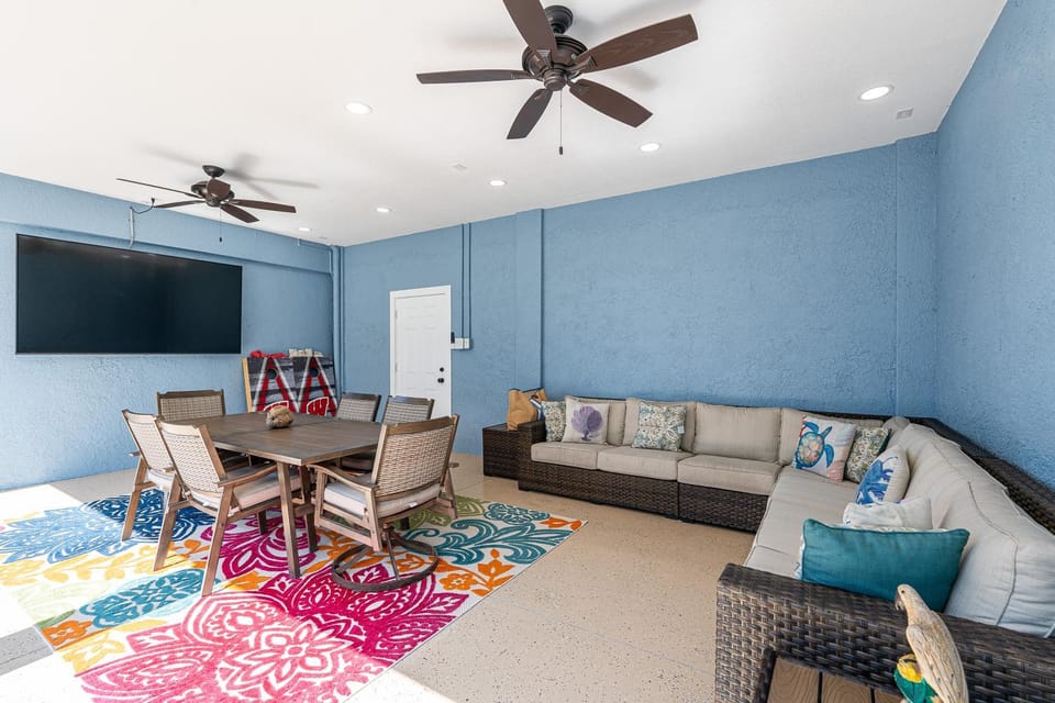 Living room, Dining area