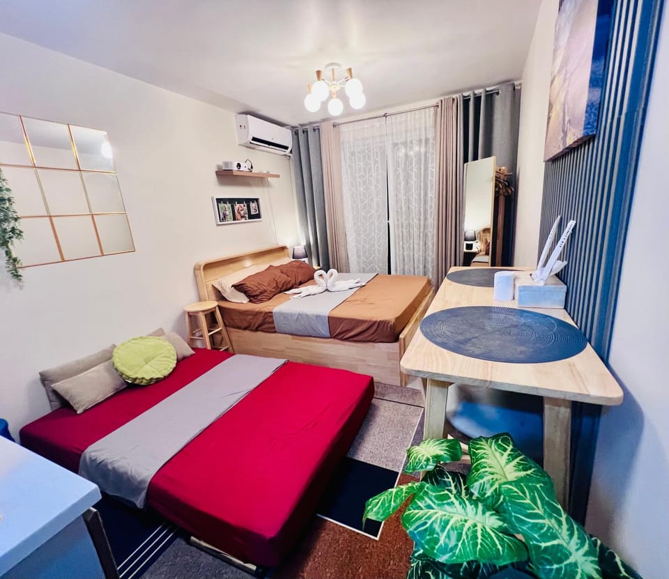 Cozy Pool and Seaview Condo in Cebu with Balcony near Mactan Airport Apartment in Lapu-Lapu City