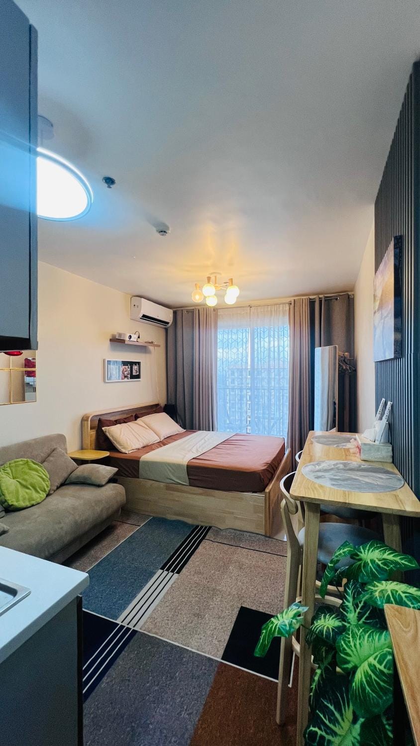 Cozy Pool and Seaview Condo in Cebu with Balcony near Mactan Airport Apartment in Lapu-Lapu City