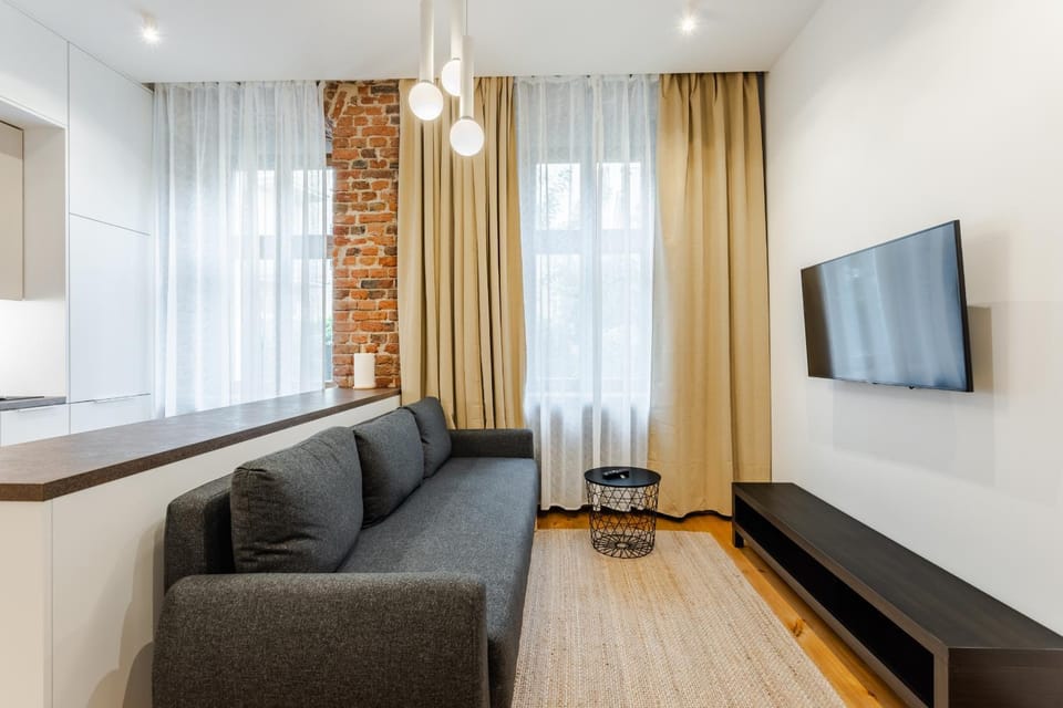 TV and multimedia, Living room, Seating area, Evening entertainment