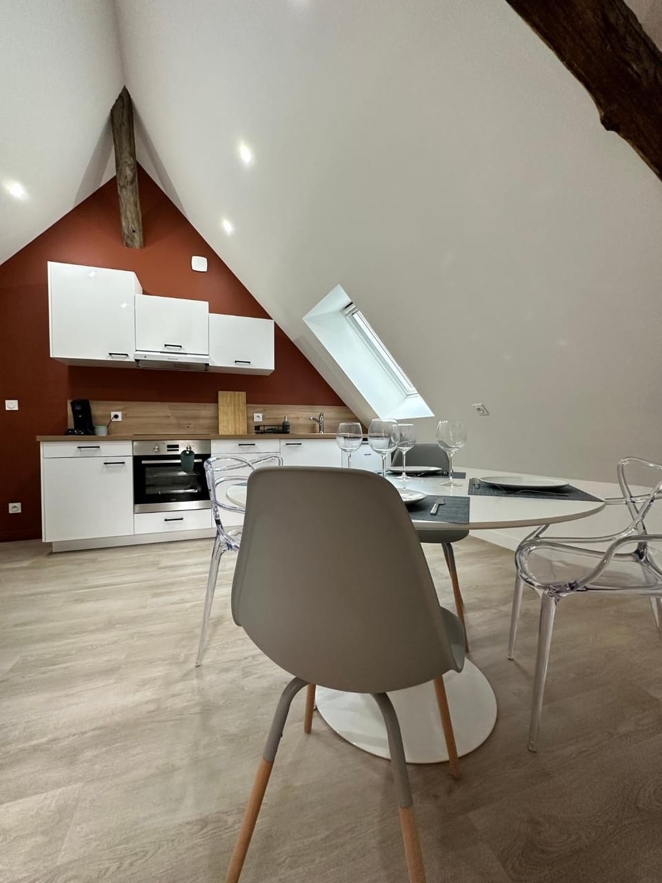 Kitchen or kitchenette, Dining area, minibar, pet friendly, stove