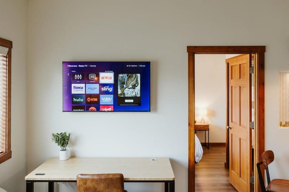 TV and multimedia, Living room, Decorative detail, Bedroom