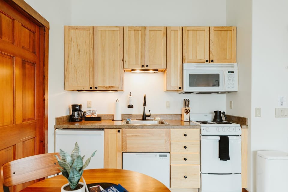 Coffee/tea facilities, Kitchen or kitchenette, dishwasher, oven, pet friendly, toaster, kitchen