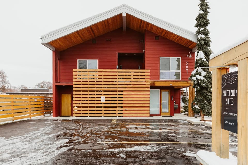 Facade/entrance, Day, Winter, Parking