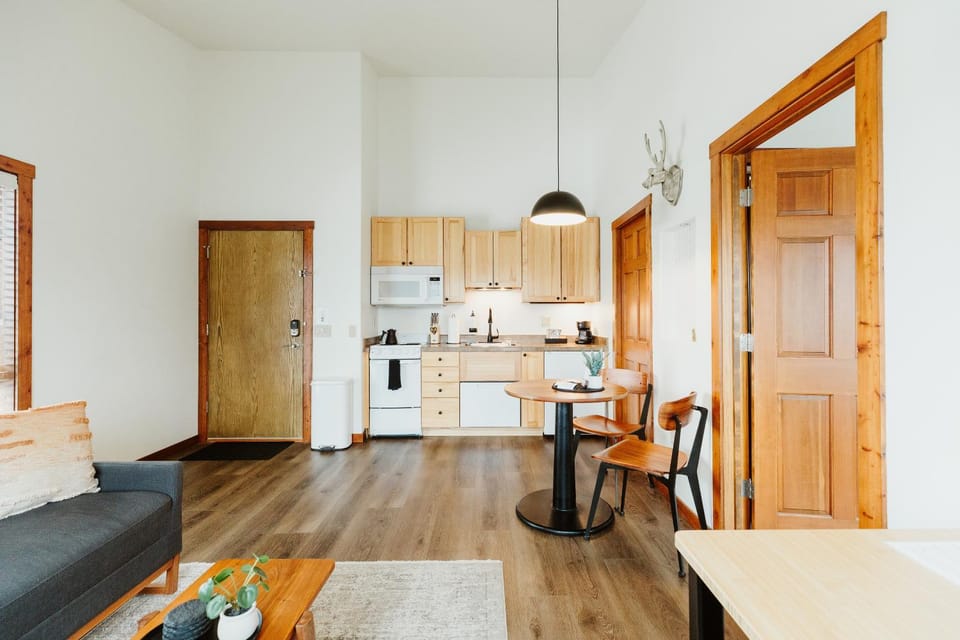 Living room, Seating area, Dining area, dishwasher, oven, pet friendly