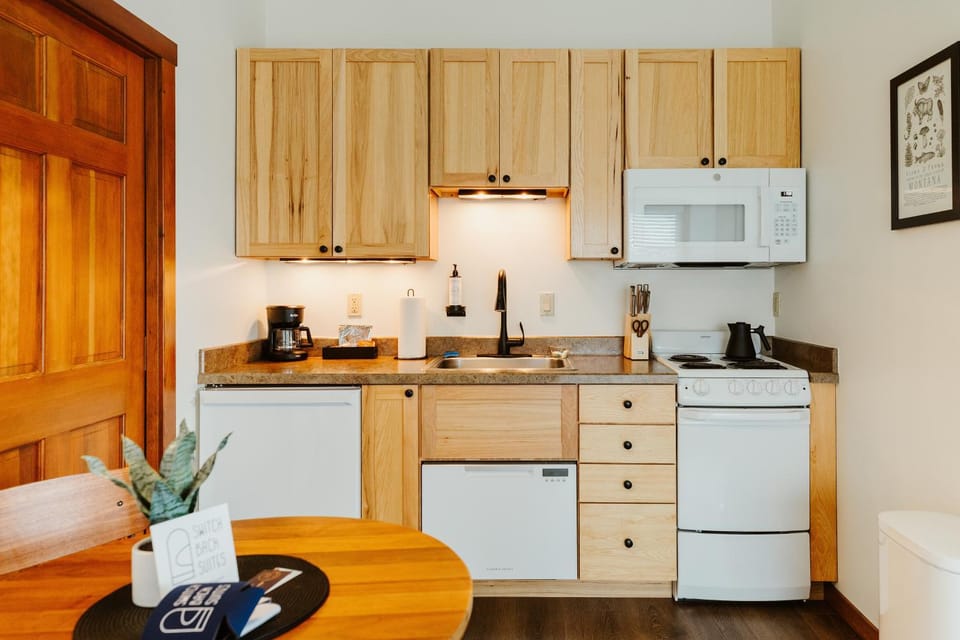 Dining area, microwave, oven, toaster, kitchen