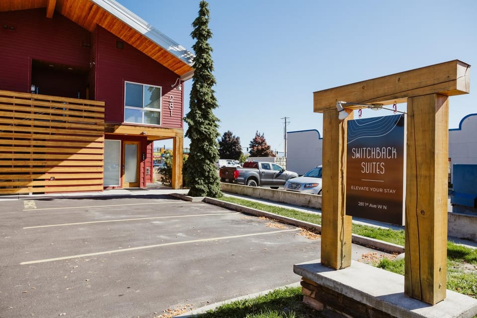 Property building, Facade/entrance, Parking