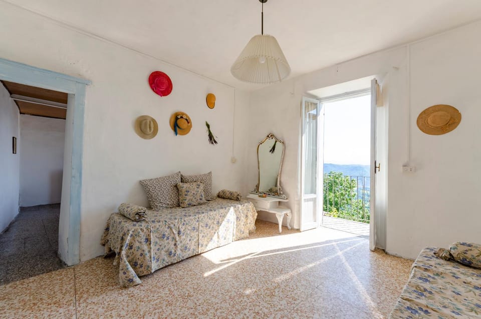 BEE HOUSE Ponzone Apartment in Liguria