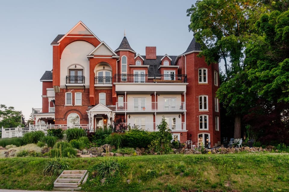 Property building, Spring, Day, Garden, Garden view