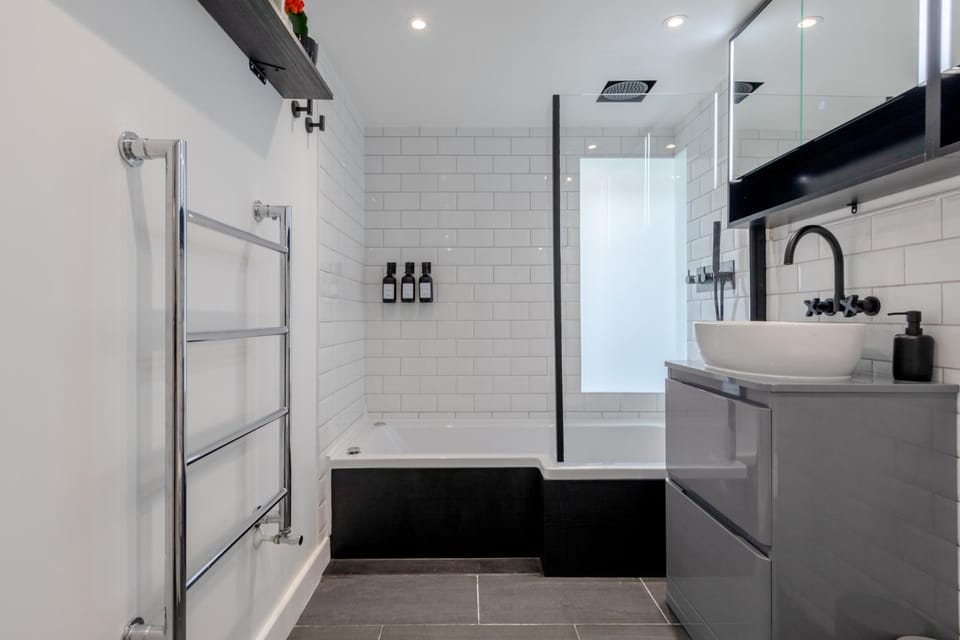 Luxurious & Chic 2BD Warehouse Flat - Old Street! Apartment in London Borough of Islington