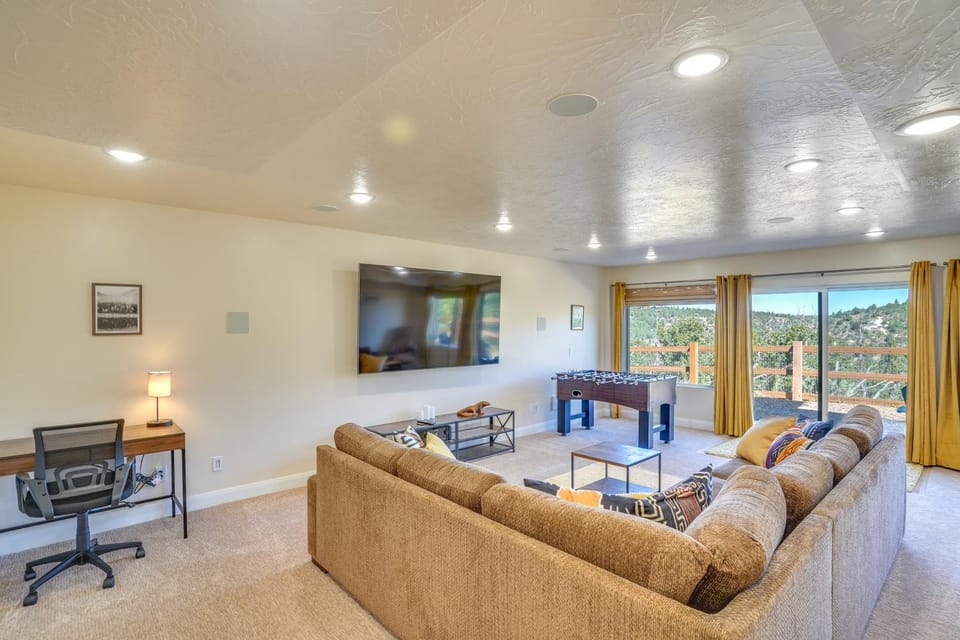 Newly Built, Modern Alton Cabin on 4 Acres! Cabin in Utah