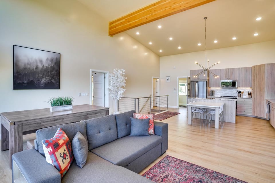Newly Built, Modern Alton Cabin on 4 Acres! Cabin in Utah