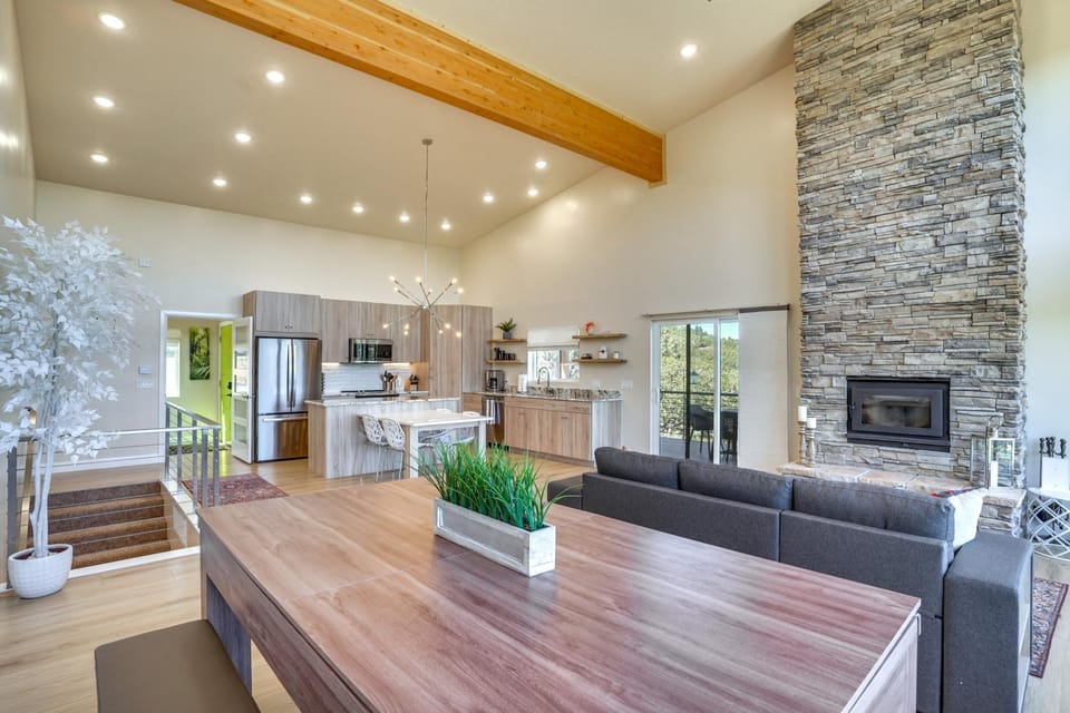 Newly Built, Modern Alton Cabin on 4 Acres! Cabin in Utah