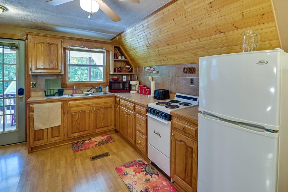 Dog-Friendly Home Rental ~ 5 Mi to Cave Run Lake! House in Kentucky