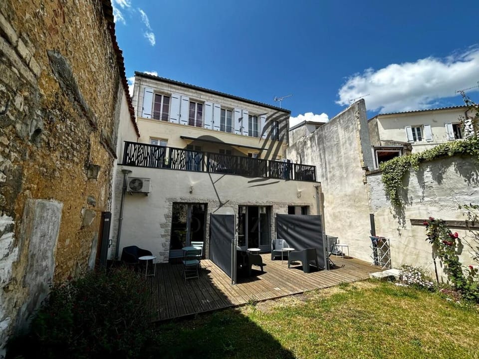 Le République - Logements avec jardin situés en plein cœur de ville et proche des thermes Apartment in Nouvelle-Aquitaine