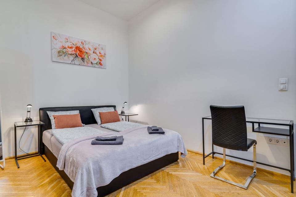 Seating area, Bedroom