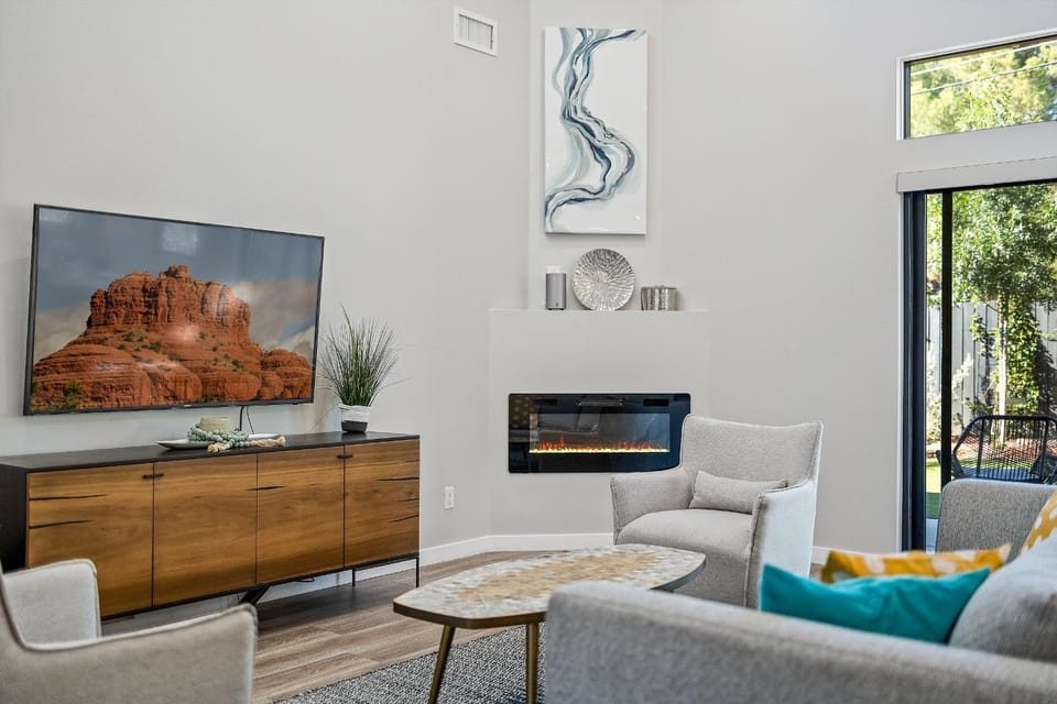 TV and multimedia, Living room, Seating area, Evening entertainment, flat iron