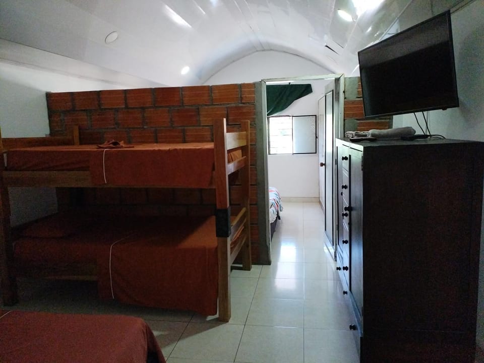 Casa lowcost relajación total! Bed and Breakfast in Caldas, Colombia