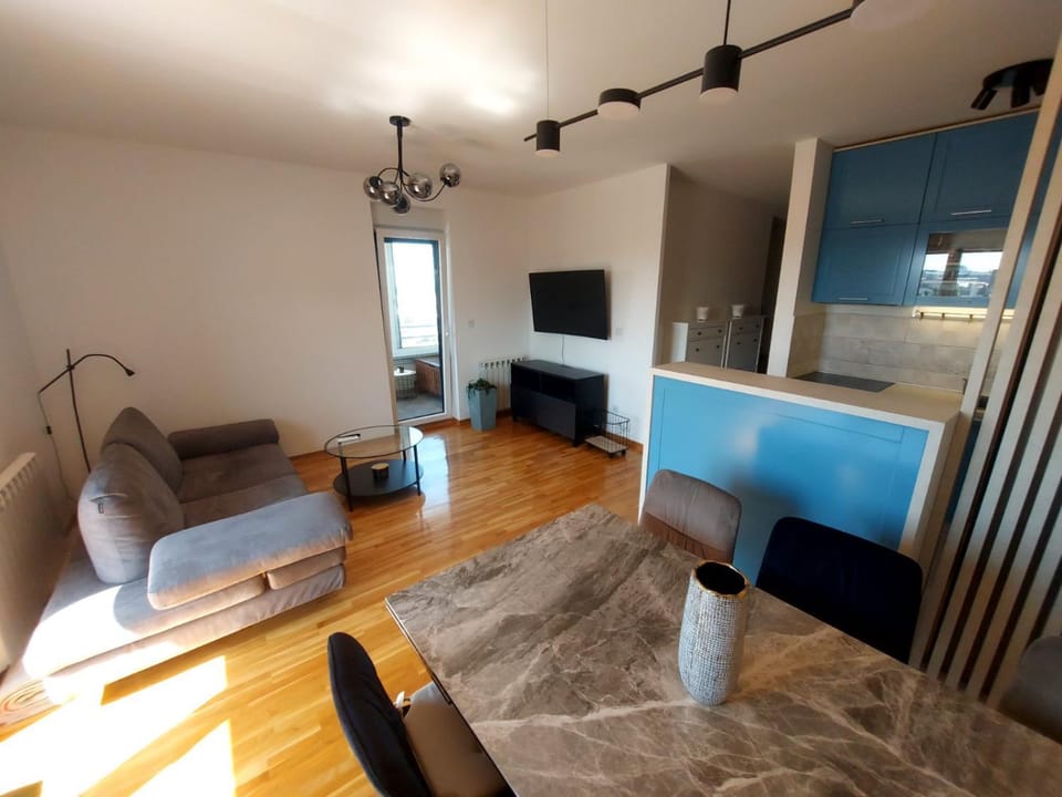 Communal lounge/ TV room, TV and multimedia, Living room