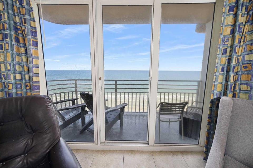 Stunning 2BR Oceanfront Beach Villa - 3 Balconies House in Florida