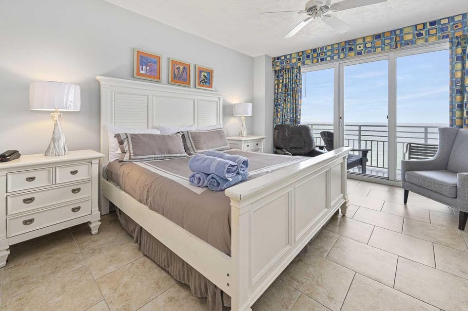Stunning 2BR Oceanfront Beach Villa - 3 Balconies House in Florida