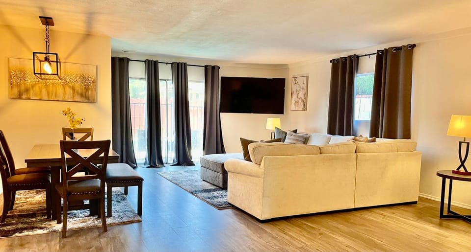 Communal lounge/ TV room, Living room, Evening entertainment