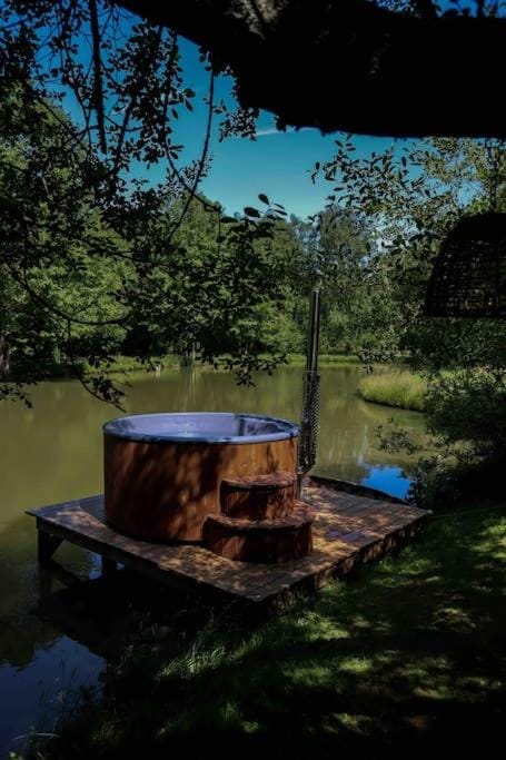 Casa Moon & son bain nordique sur le lac Villa in Normandy