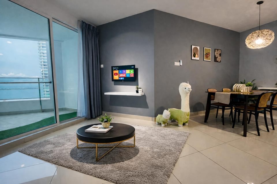 TV and multimedia, Living room, Seating area, Dining area