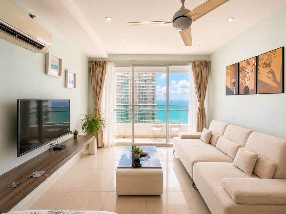 Communal lounge/ TV room, TV and multimedia, Living room, Seating area, Evening entertainment, Sea view